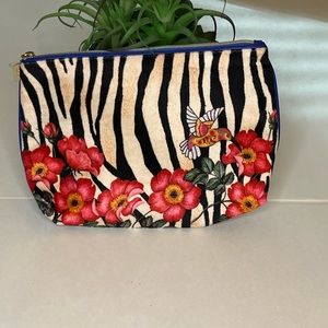 Estēe Lauder cosmetic bag bundle